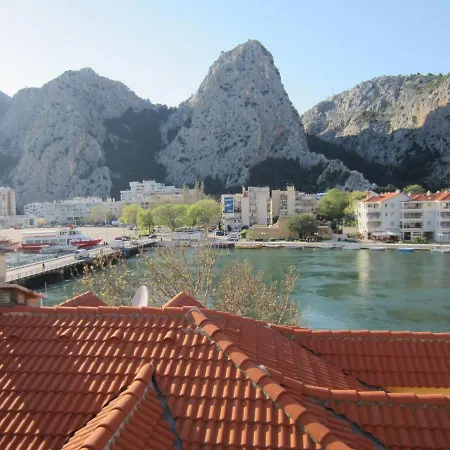 Bozo Lägenhet Omiš